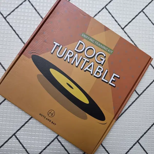 HUTS AND BAY DOG TURNTABLE 노즈워크(택포)